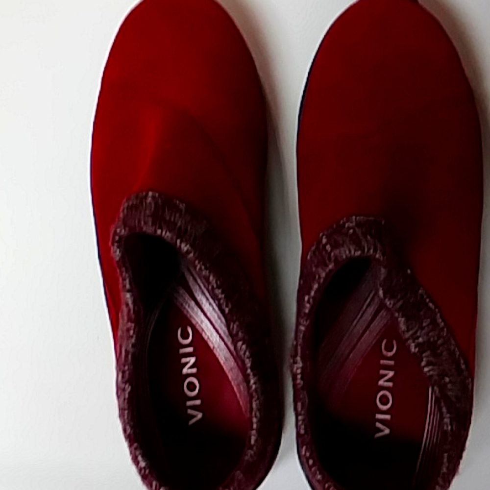 Vionic Arbor Red Water Resistant Clog Shoes Size 9